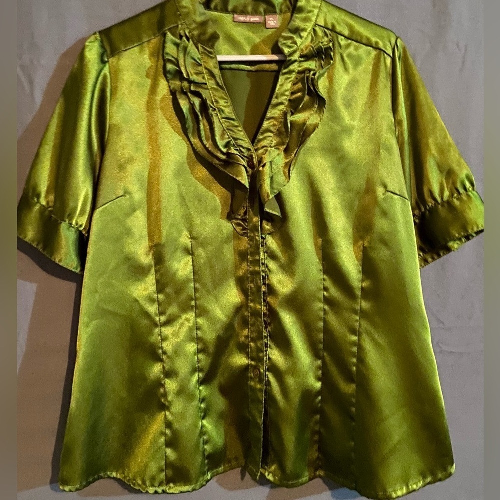 Vntg. Apt.9 Sz-LP Silky/Smooth Green Short Sleve Botton Blouse, Ruffles & Pleats - Picture 2 of 6
